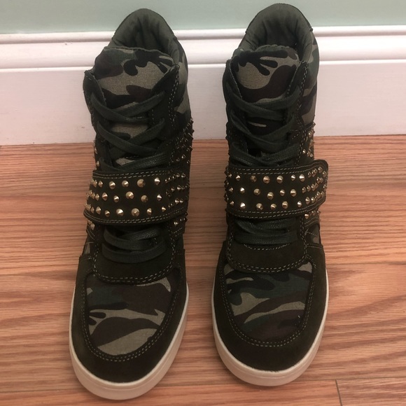 Zigi Soho | Women's Kickstud Wedge Boots | Army Green | Fashion | Various Sizes - Picture 2 of 4